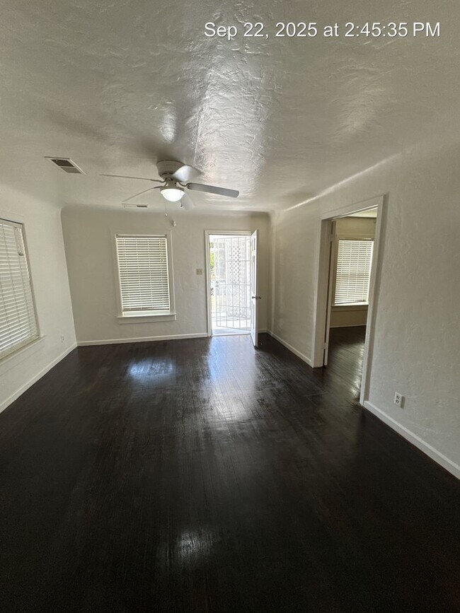 Foto del edificio - Charming Home Coming Soon!