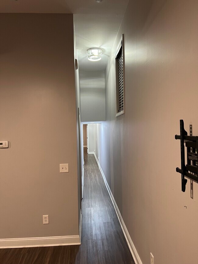 Living hall to kitchen - 631 Bakewell St
