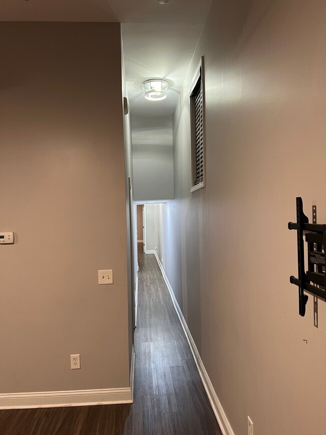 Living hall to kitchen - 631 Bakewell St