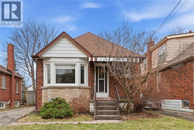 Building Photo - 105 Longwood Rd N