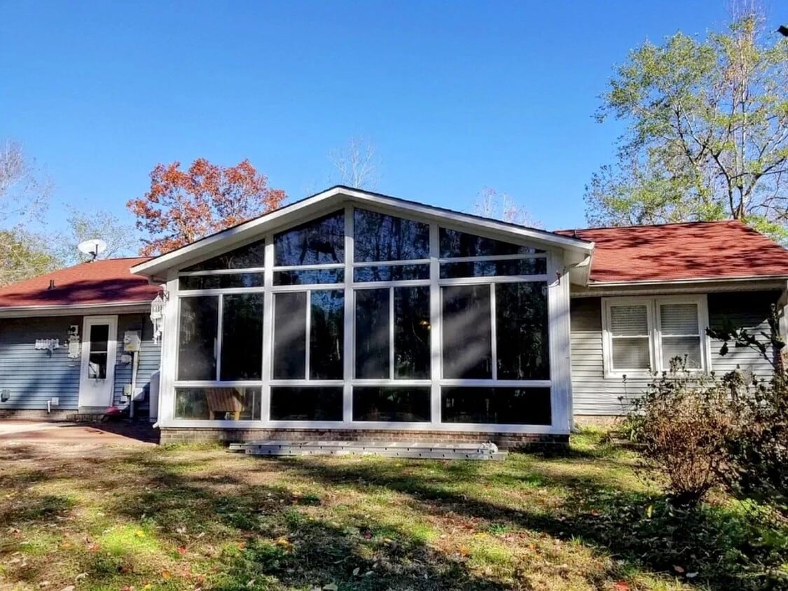 Primary Photo - 85 Bridle Way