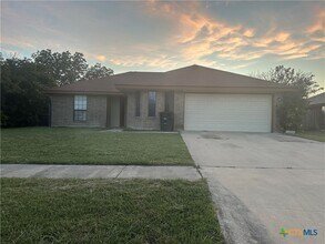 Building Photo - 3603 Amanda Dr