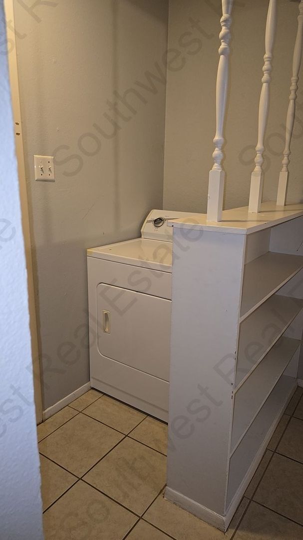 Building Photo - charming 3 bedroom 1 bath home.