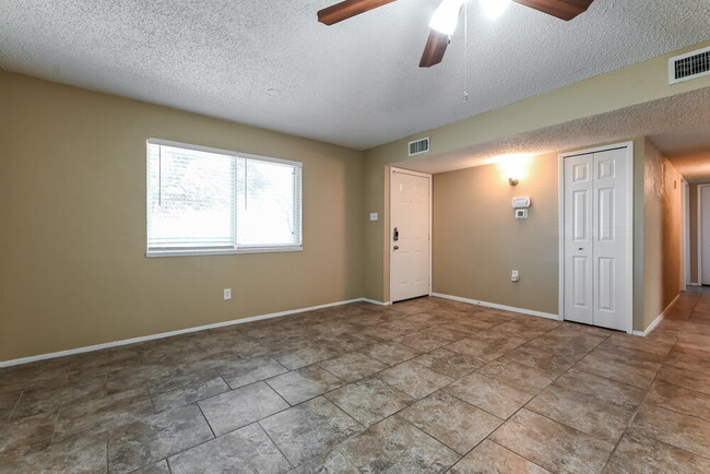 Foto del edificio - 1522 Sunset Ln