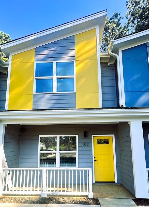 Foto principal - New Construction townhome near NC State