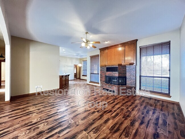 Building Photo - 113 S Mustang Rd