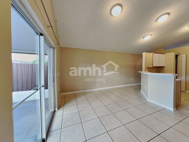 Foto del edificio - 12605 Parkbury Dr