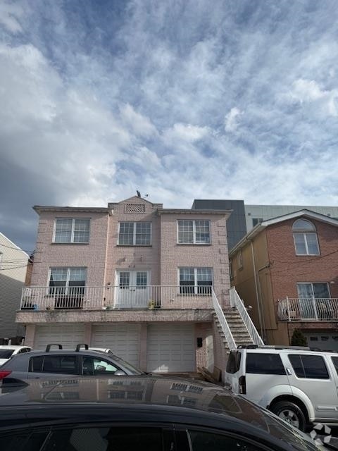 Building Photo - 6716 Bergenwood Ave