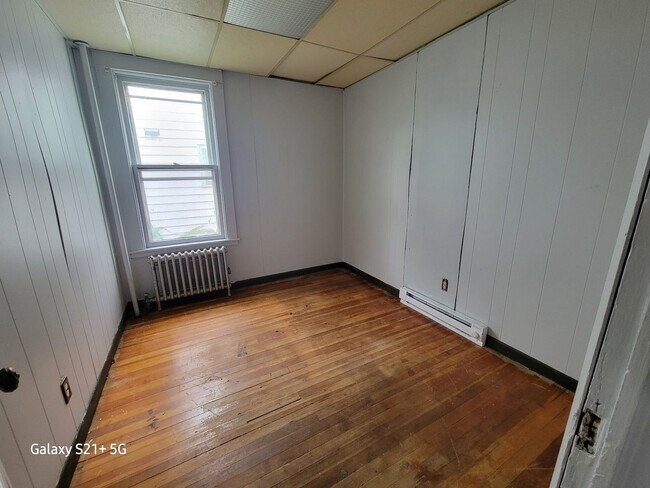 Foto del edificio - Spacious 3/4 bedroom on a quiet Street