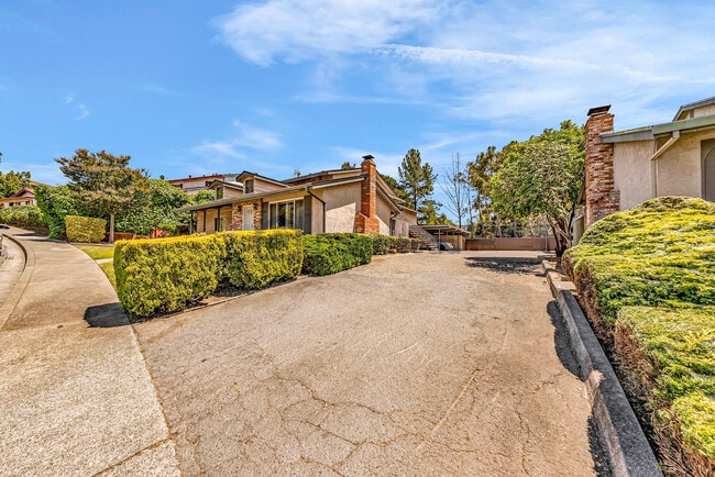 Building Photo - 709 Pope Dr