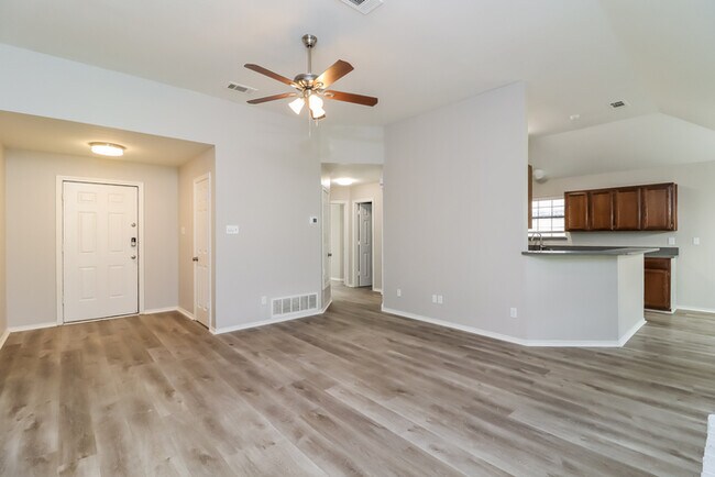 Foto del edificio - 1207 Belclaire Ln