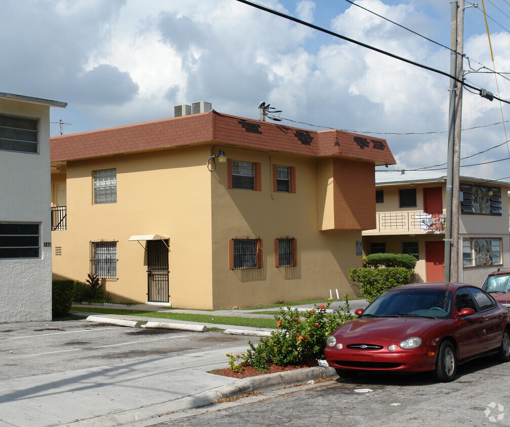 Building Photo - 134 SW 17th Ct