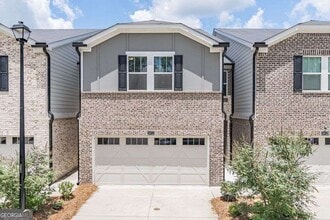 Building Photo - 1452 Villageside Ct