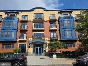 Building Photo - 401 13th St NE