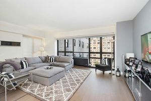 Foto principal - 167 W 57th St