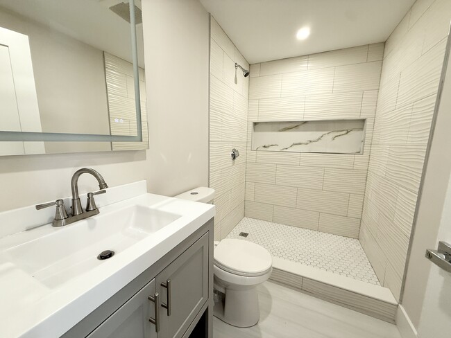 Building Photo - 10 Cawfield St