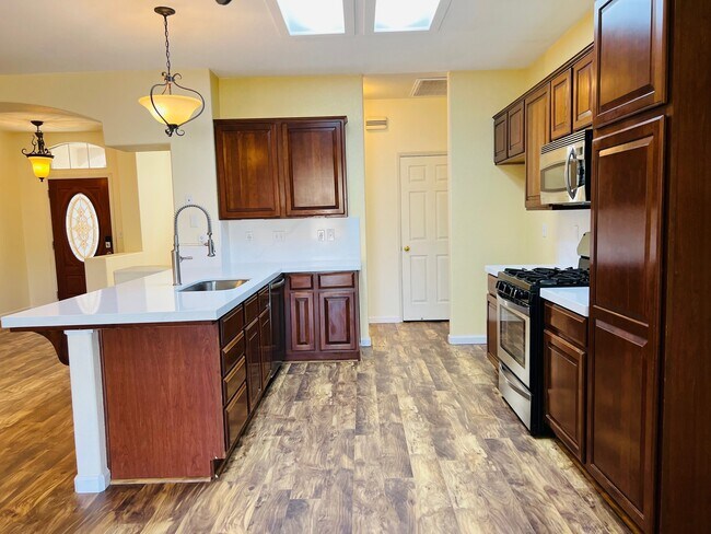 Building Photo - 1052 W Pebble Dr