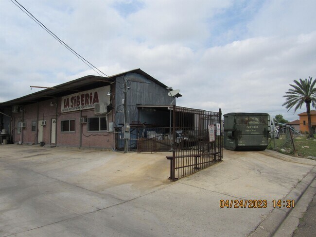 Foto del edificio - 1217 S Zapata Hwy