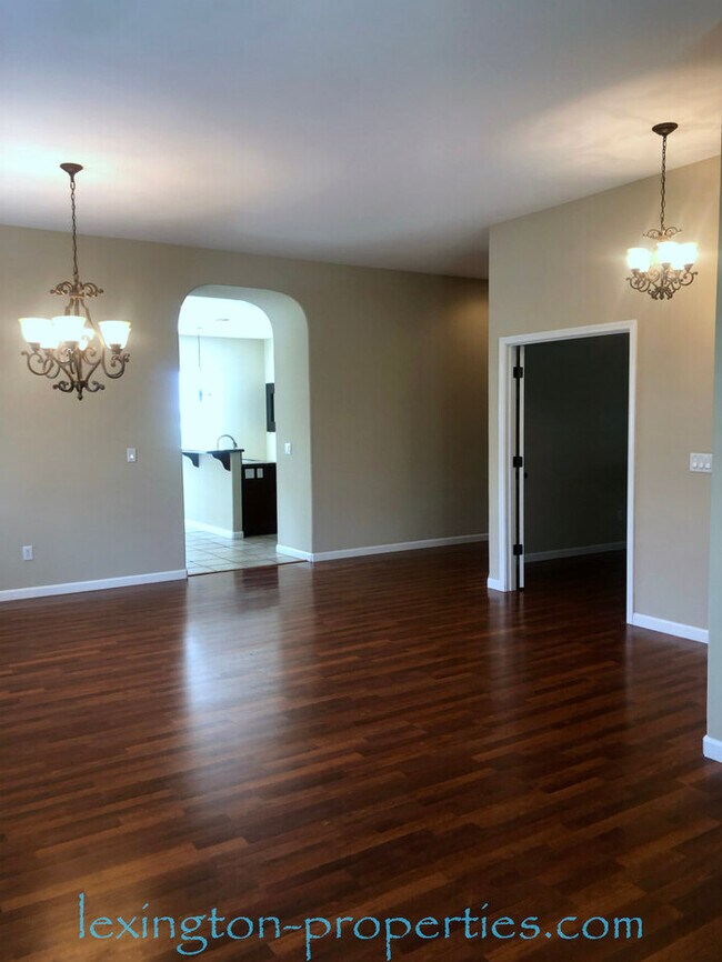 Foto del edificio - Stunning, 3 Bed, 2 Bath, +Office, Home near Gayaldo Park in Rocklin!