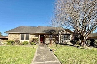 Building Photo - 1218 Meadowridge Dr