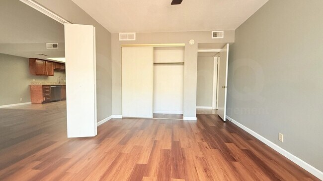 Foto del edificio - 7910 E Camelback Rd