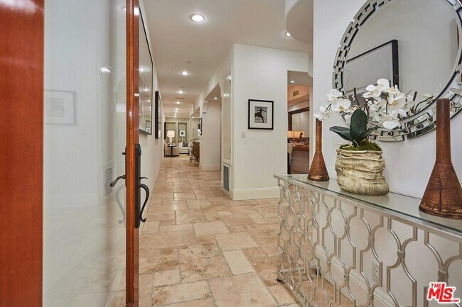 Foto del edificio - 16123 W Sunset Blvd