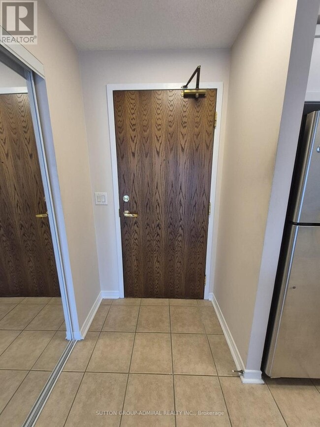 Building Photo - 185 Oneida Crescent