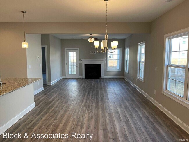 Building Photo - 4 br, 2.5 bath House - 143 Hanover Ct