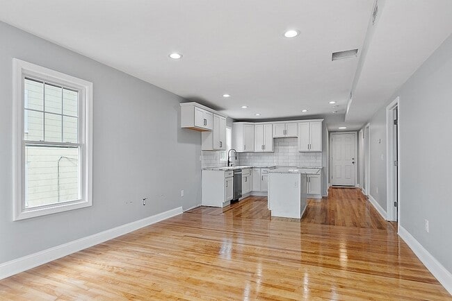 Building Photo - 79 Gage St