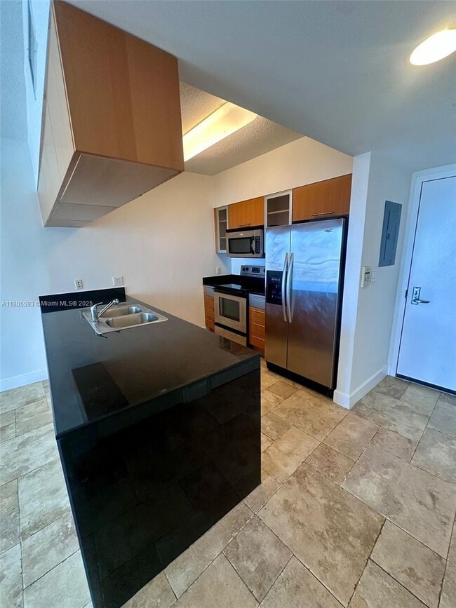 Building Photo - 1750 N Bayshore Dr