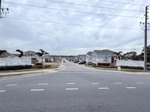 Building Photo - 824 Horsetail Dr