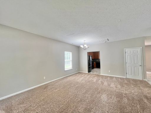 Foto del edificio - Charming 4BD, 2.5BA Durham Home with a Bonus Sun-Room & Fenced In Yard Only 10 Minutes Away from ...