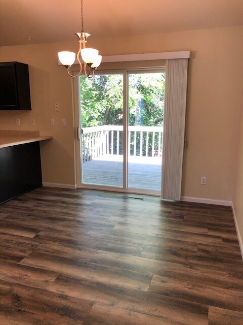 Dining - 218 Thomson Ln