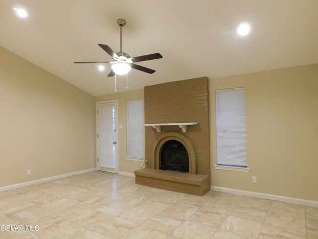 Building Photo - 9948 Desert Willow Way