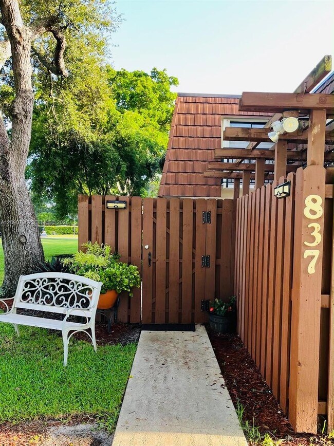 Foto del edificio - 837 SW 118th Terrace