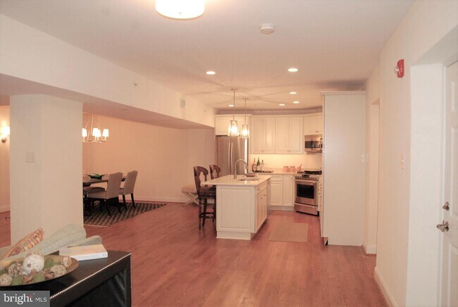 Foto del edificio - 200 Price Ave