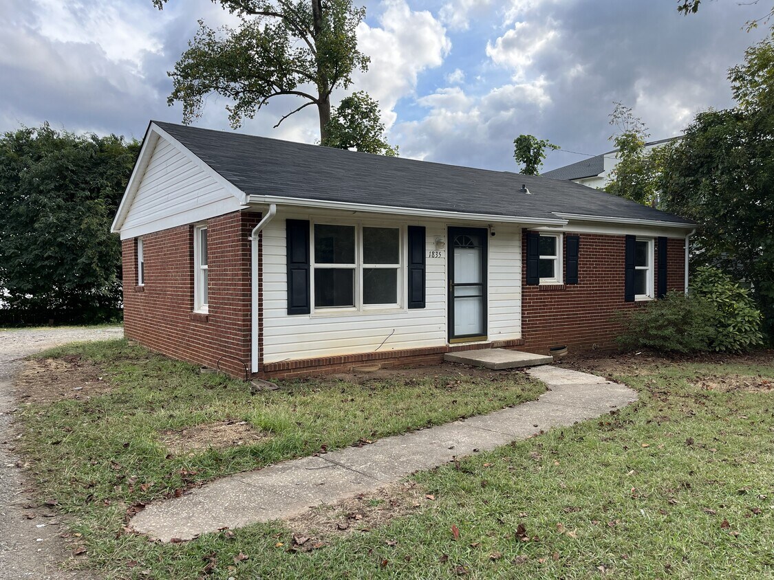 Foto principal - 1835 West Blvd