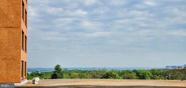 Foto del edificio - 1011 Arlington Blvd