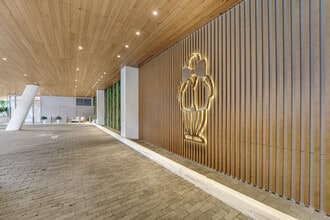 Building Photo - 2655 S Bayshore Dr