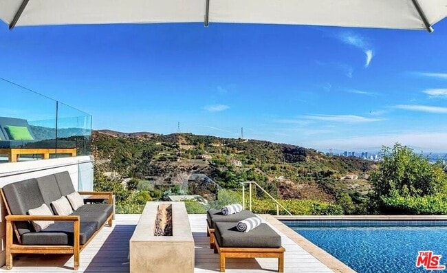 Foto del edificio - 2528 Westridge Rd