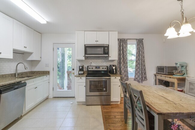 Foto del edificio - 4875 Long View Rd