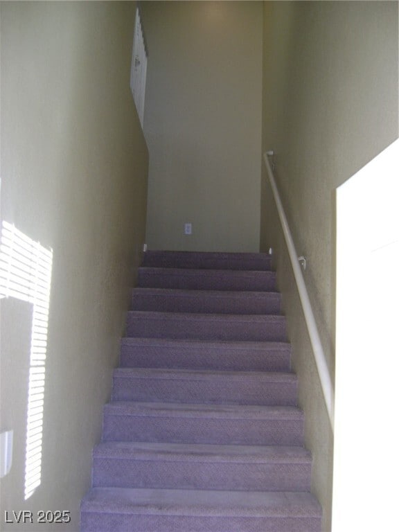 Building Photo - 5855 Valley Dr