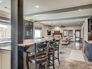 Foto del edificio - 304 E Franklin St