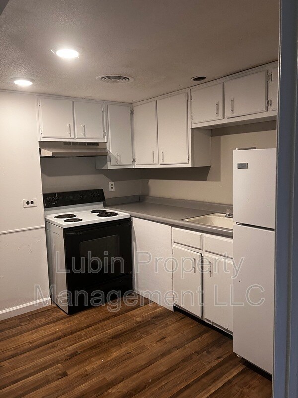 Foto del edificio - 241 N Waldran Blvd