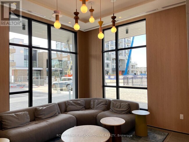 Photo du bâtiment - 770-770 Whitlock Ave