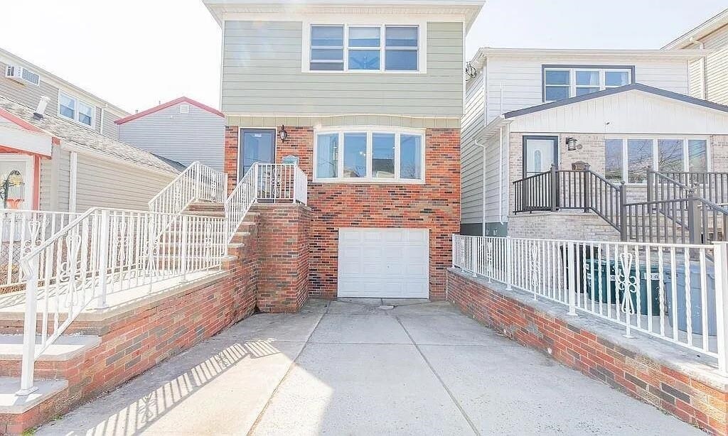 Primary Photo - 108 Evergreen St