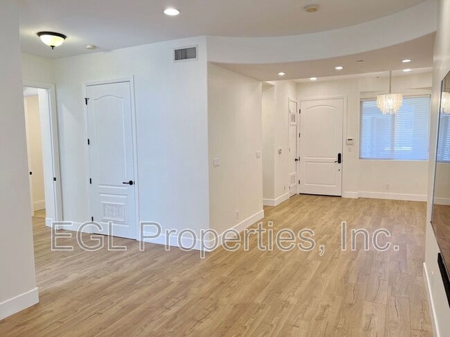 Building Photo - 16123 W Sunset Blvd
