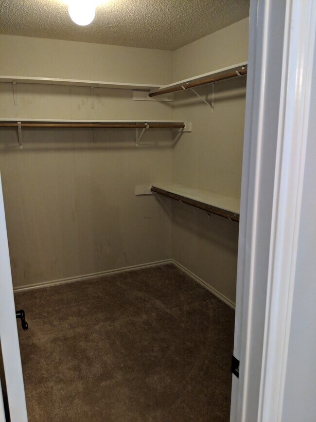 Foto del edificio - 1308 Meadow Lark Dr