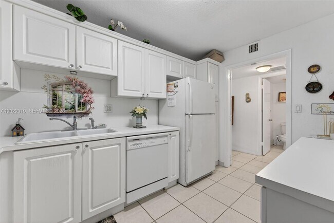 Foto del edificio - 10777 W Sample Rd