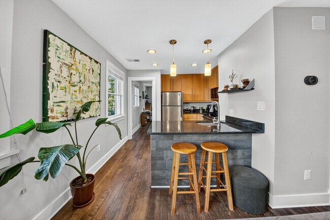 Foto del edificio - Modern 1BR/1BA in the Heart of Columbia Heights